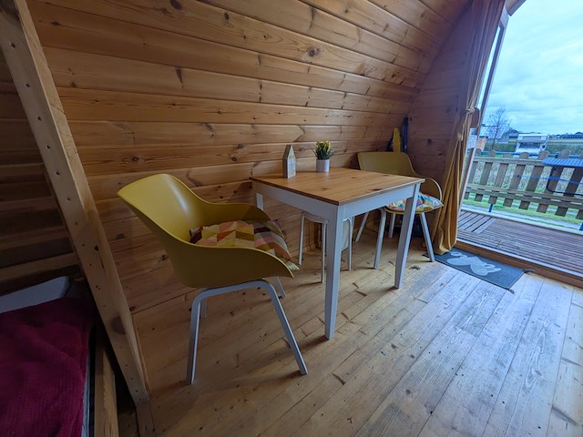 Campingpod de narcis op aanhanger met trap - afbeelding 8 van  43