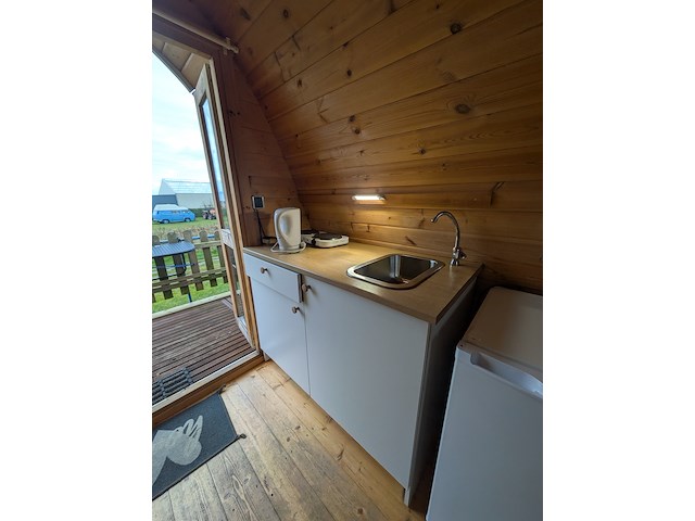 Campingpod de narcis op aanhanger met trap - afbeelding 15 van  43