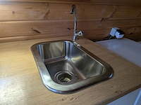 Campingpod de narcis op aanhanger met trap - afbeelding 16 van  43