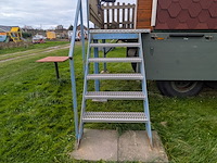 Campingpod de narcis op aanhanger met trap - afbeelding 27 van  43