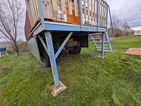 Campingpod de narcis op aanhanger met trap - afbeelding 31 van  43