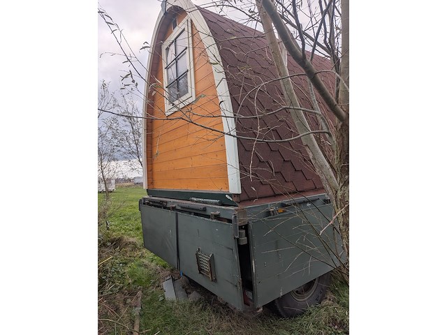 Campingpod de narcis op aanhanger met trap - afbeelding 39 van  43
