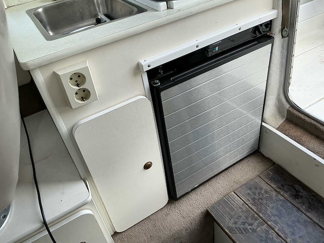 Campion victoria 627 motorboot - afbeelding 18 van  47