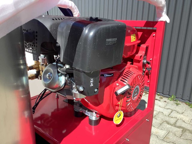 Canadian west diesel warmwater hogedrukreiniger met tank - afbeelding 11 van  15