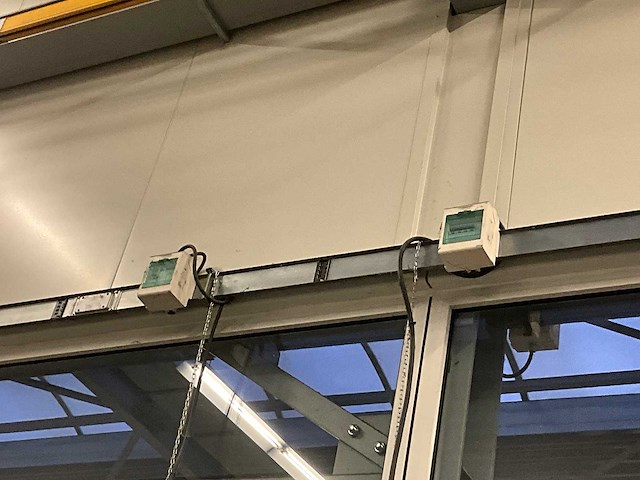 Canalis kna - 3 fase spanningsrail 70 meter v.v. 2x 230v en 5x 380v aftakkast - afbeelding 2 van  10