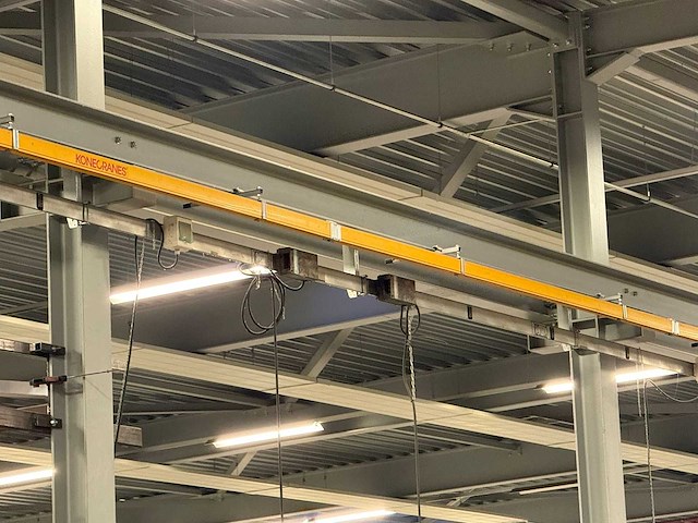 Canalis kna - 3 fase spanningsrail 70 meter v.v. 4x230v en 3x 380v aftakkast - afbeelding 9 van  9