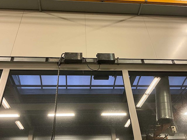 Canalis kna - 3 fase spanningsrail 70 meter v.v. 6x 230v en 3x 380v aftakkast - afbeelding 4 van  9