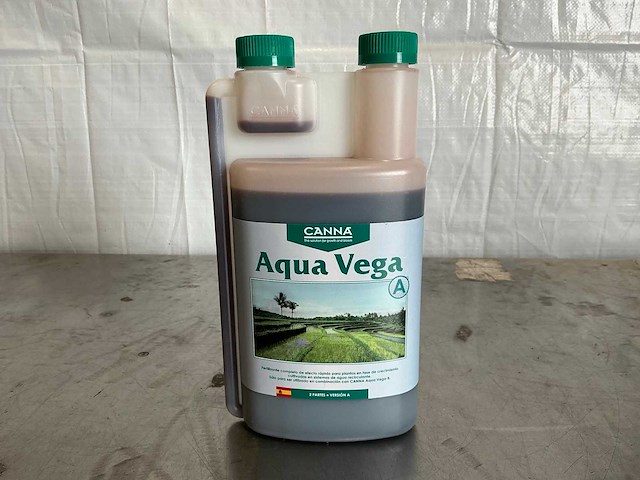 Canna aqua vega plantenvoeding - 1l (18x) - afbeelding 1 van  5