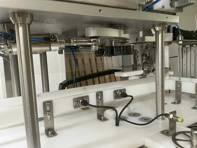 Cannular automatische inblikmachine - afbeelding 8 van  11