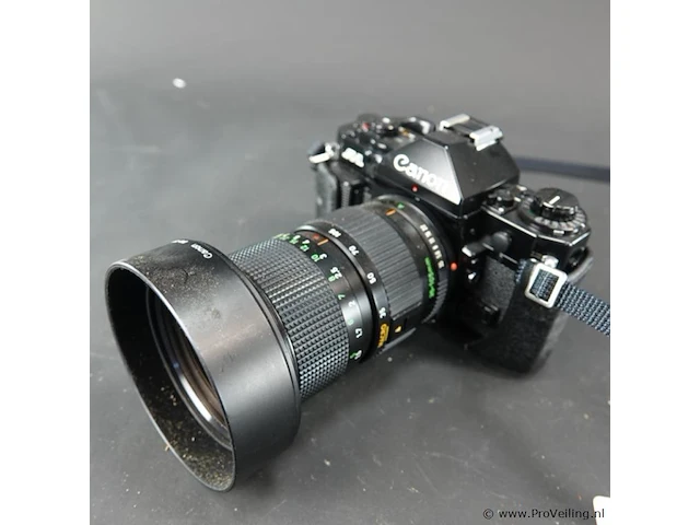Canon a-1 spiegelreflexcamera uitgerust met een canon new fd 35-105mm f/3.5 zoomlens - afbeelding 2 van  8