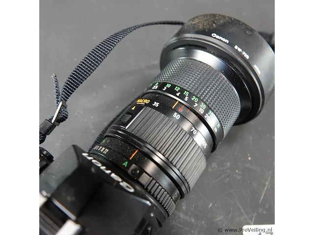 Canon a-1 spiegelreflexcamera uitgerust met een canon new fd 35-105mm f/3.5 zoomlens - afbeelding 4 van  8