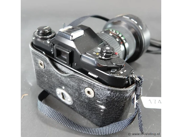 Canon a-1 spiegelreflexcamera uitgerust met een canon new fd 35-105mm f/3.5 zoomlens - afbeelding 5 van  8