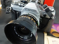 Canon ae-1 35mm analoge spiegelreflexcamera uitgerust met een canon fd 28mm f/2.8 s.c. groothoeklens - afbeelding 2 van  9