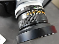 Canon ae-1 35mm analoge spiegelreflexcamera uitgerust met een canon fd 28mm f/2.8 s.c. groothoeklens - afbeelding 4 van  9