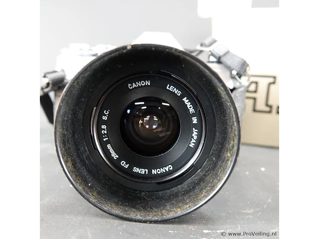 Canon ae-1 35mm analoge spiegelreflexcamera uitgerust met een canon fd 28mm f/2.8 s.c. groothoeklens - afbeelding 5 van  9
