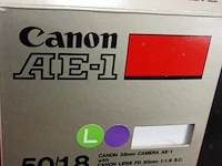 Canon ae-1 35mm analoge spiegelreflexcamera uitgerust met een canon fd 28mm f/2.8 s.c. groothoeklens - afbeelding 9 van  9