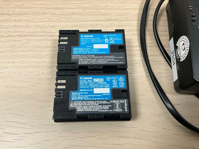 Canon eos 6d mark ii dslr camera met toebehoren - afbeelding 2 van  20