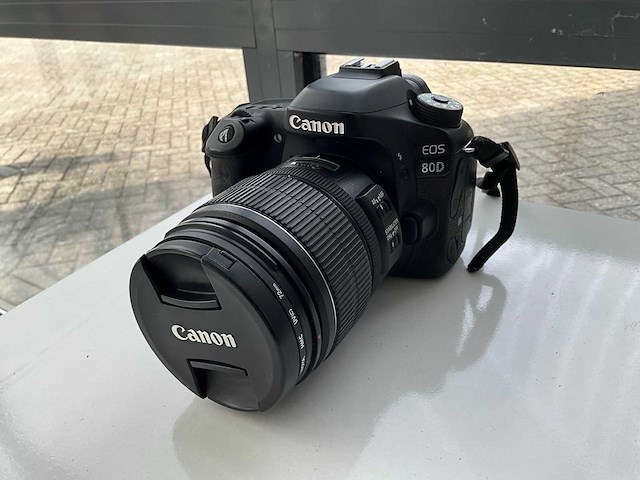 Canon eos 80d fotocamera met diverse lenzen - afbeelding 6 van  8