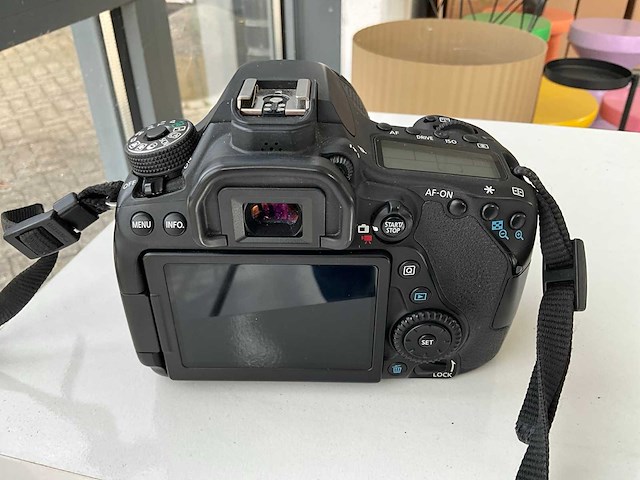 Canon eos 80d fotocamera met diverse lenzen - afbeelding 7 van  8