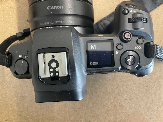 Canon eos r fotocamera met toebehoren - afbeelding 4 van  9