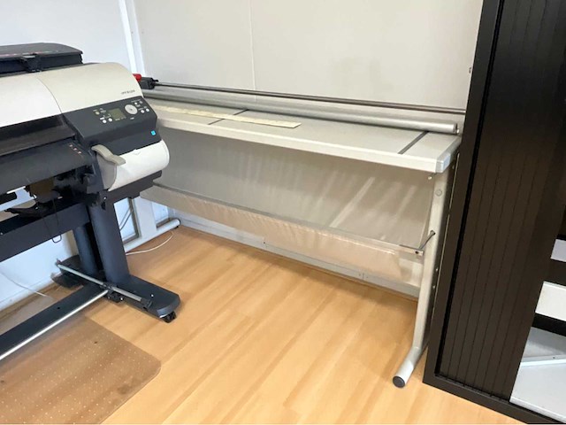 Canon imageprograf ipf8100 grootformaat kleuren plotter en snijtafel - afbeelding 7 van  7