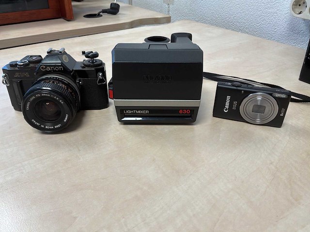 Canon / polaroid fotocamera (3x) - afbeelding 1 van  7