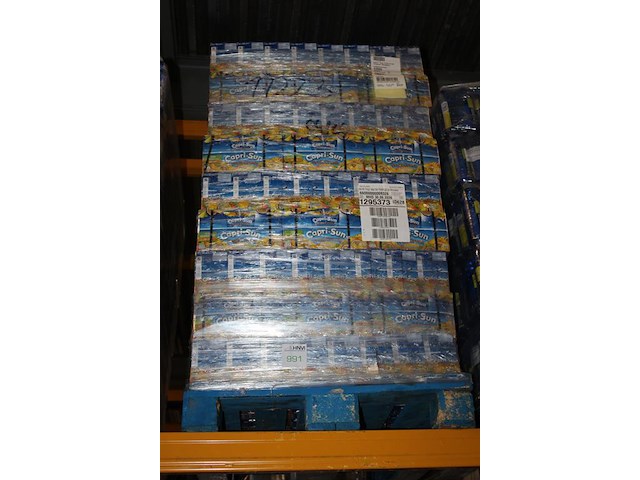 Capri fruit crush op pallet. totaal 324 doosjes met 10x 200 ml. tht 6-26. - afbeelding 2 van  2