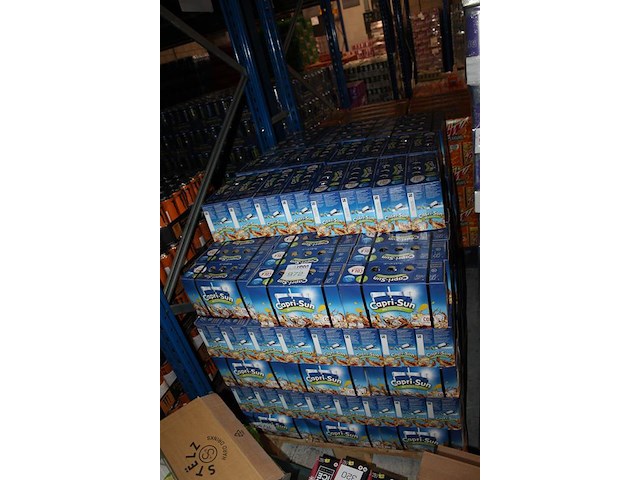 Capri sun cola op pallet. totaal 208 doosjes met 10x 200 ml. tht 5-26. - afbeelding 2 van  2