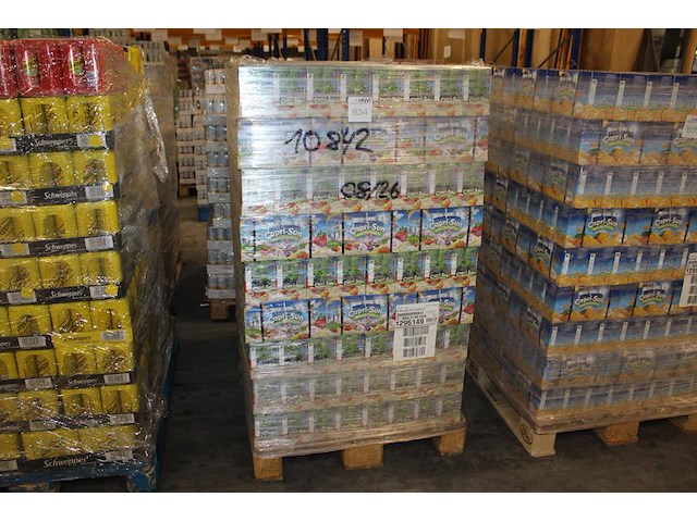 Capri sun elfendrink op pallet. totaal 324 doosjes met 10x 200 ml. tht 8-26. - afbeelding 1 van  3