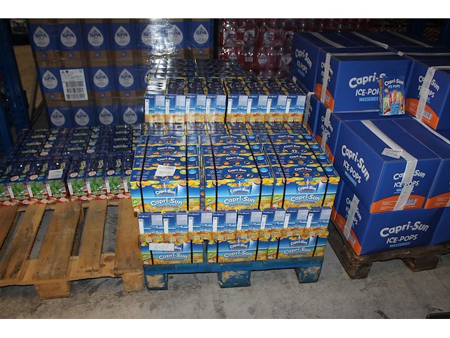 Capri sun fruit crush op pallet. totaal 124 doosjes met 10x 200 ml. tht 6-26. - afbeelding 1 van  2