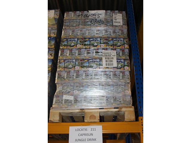 Capri sun jungle drink op pallet. totaal 324 doosjes met 10x 200 ml. tht 8-26. - afbeelding 2 van  2