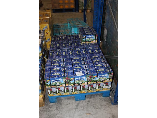 Capri sun jungle drink op pallet. totaal 76 doosjes met 10x 200 ml. tht 5-26. - afbeelding 2 van  3
