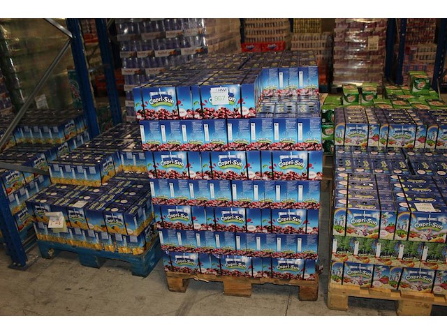 Capri sun kers op pallet. totaal 248 doosjes met 10x 200 ml. tht 9-26. - afbeelding 1 van  3