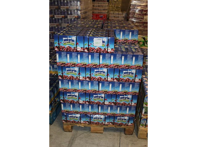 Capri sun kers op pallet. totaal 248 doosjes met 10x 200 ml. tht 9-26. - afbeelding 2 van  3