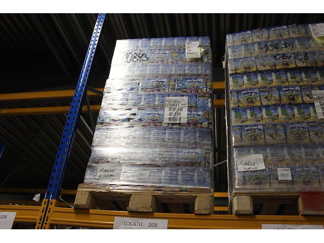 Capri sun monster alarm op pallet. totaal 324 doosjes met 10x 200 ml. tht 8-26. - afbeelding 1 van  2