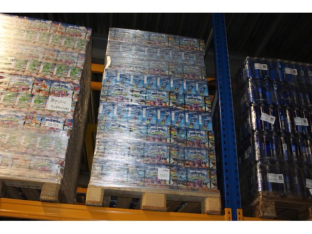 Capri sun monster alarm op pallet. totaal 324 doosjes met 10x 200 ml. tht 9-26. - afbeelding 1 van  2