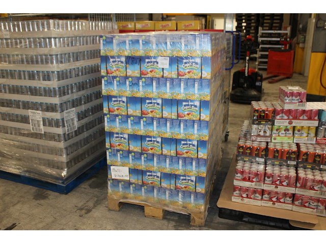 Capri sun multivitamin op pallet. totaal 324 doosjes met 10x 200 ml. tht 11-26. - afbeelding 1 van  3