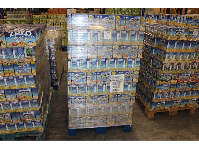 Capri sun multivitamin op pallet. totaal 324 doosjes met 10x 200 ml. tht 8-26. - afbeelding 1 van  3