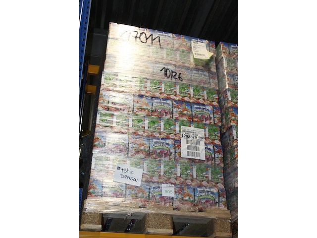 Capri sun mystic dragon op pallet. totaal 324 doosjes met 10x 200 ml. tht 10-26. - afbeelding 2 van  2