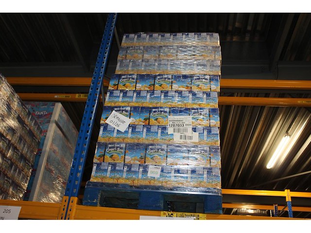 Capri sun orange op pallet. totaal 324 doosjes met 10x 200 ml. tht 1-26. - afbeelding 1 van  2