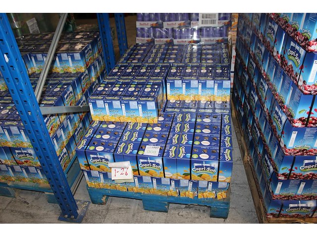 Capri sun orange op pallet. totaal 96 doosjes met 10x 200 ml. tht 1-26. - afbeelding 1 van  3