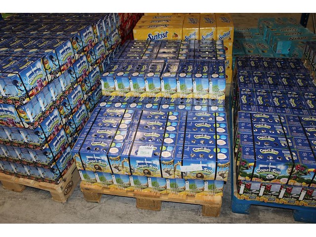 Capri sun safari fruit op pallet. totaal 92 doosjes met 10x 200 ml. tht 6-26. - afbeelding 1 van  3