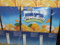Capri sun sinaasappel op pallet. totaal 324 doosjes met 10x 200 ml. tht 4-26. - afbeelding 3 van  3