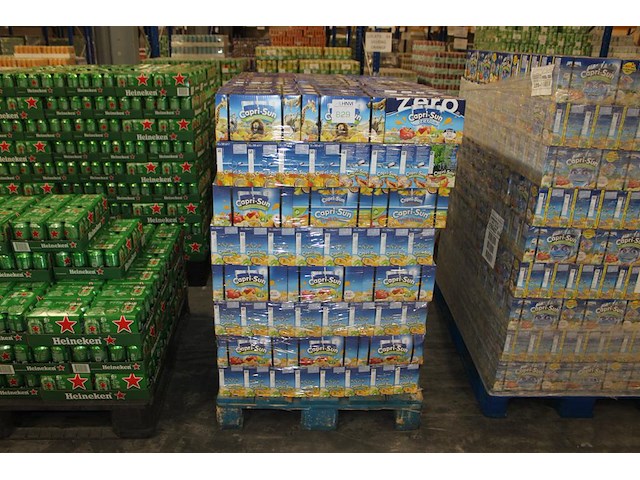 Capri sun w.o. multivitamin en tropical op pallet. totaal 288 doosjes met 10x 200 ml. tht 5-26. - afbeelding 1 van  3