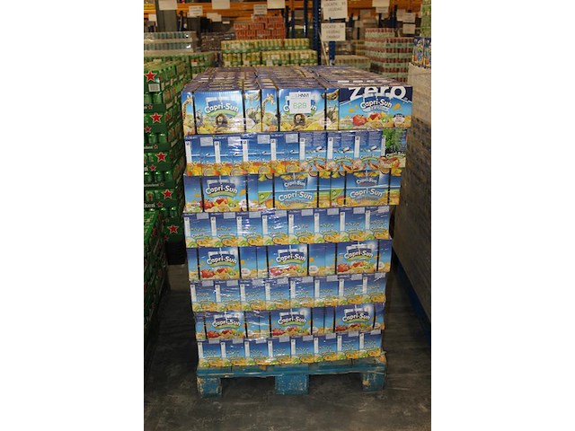 Capri sun w.o. multivitamin en tropical op pallet. totaal 288 doosjes met 10x 200 ml. tht 5-26. - afbeelding 2 van  3