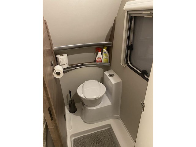 Caravan knaus 500 fu sport silver edition met 4-seizoenen voortent hypercamp casa grande 300 mt 13 en grond... - afbeelding 4 van  25