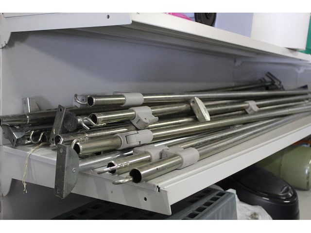 Caravan knaus 500 fu sport silver edition met 4-seizoenen voortent hypercamp casa grande 300 mt 13 en grond... - afbeelding 13 van  25