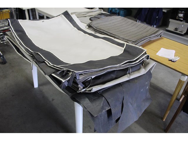 Caravan knaus 500 fu sport silver edition met 4-seizoenen voortent hypercamp casa grande 300 mt 13 en grond... - afbeelding 14 van  25