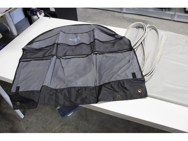 Caravan knaus 500 fu sport silver edition met 4-seizoenen voortent hypercamp casa grande 300 mt 13 en grond... - afbeelding 16 van  25