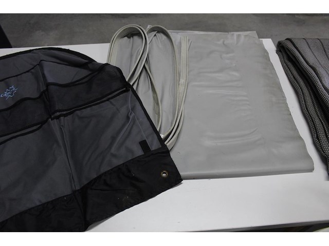 Caravan knaus 500 fu sport silver edition met 4-seizoenen voortent hypercamp casa grande 300 mt 13 en grond... - afbeelding 18 van  25